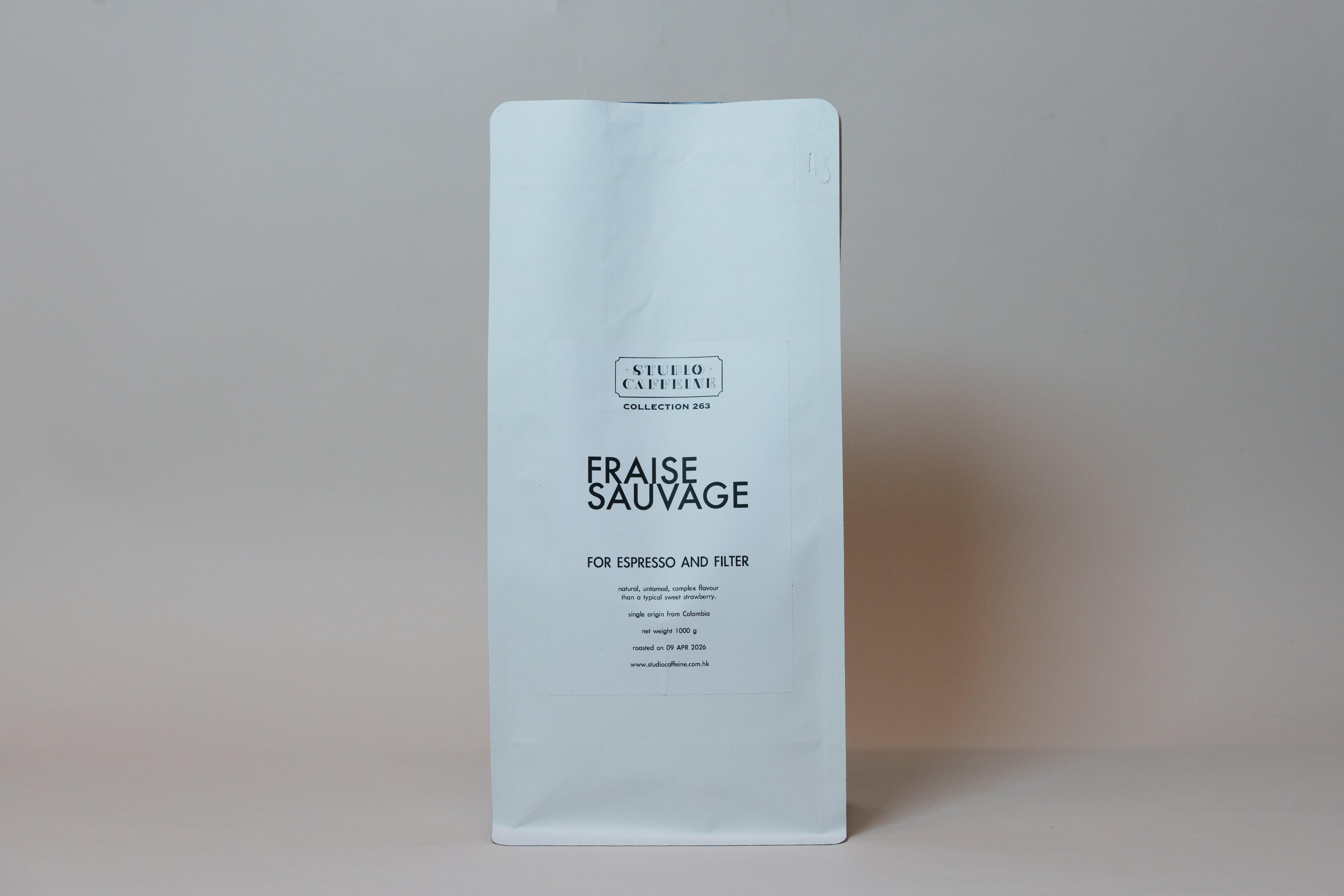 1kg bag of Studio Caffeine strawberry co fermented blend Fraise Sauvage whole beans for filter coffee and espresso